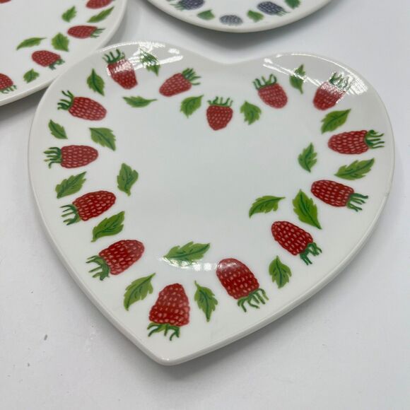 Williams Sonoma Berry Heart Shaped Plates Fruit Dessert Snack Japan 7" Set Of 6 - Picture 5 of 10